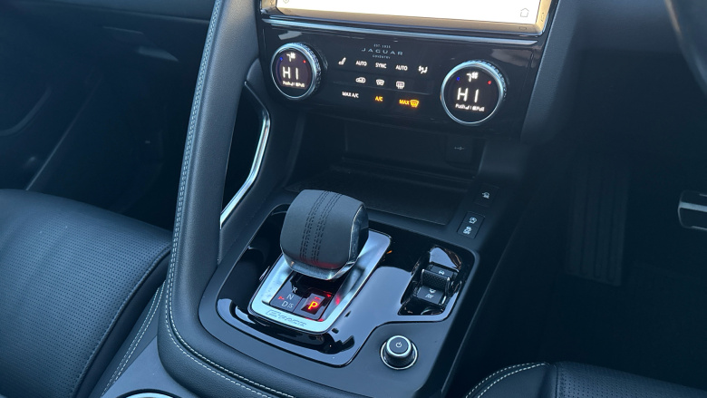 Jaguar E-Pace 2.0 D200 R-Dynamic SE 5dr Auto Diesel Estate